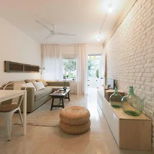 https://lacatorce-apartment.hotelsinnerja.org